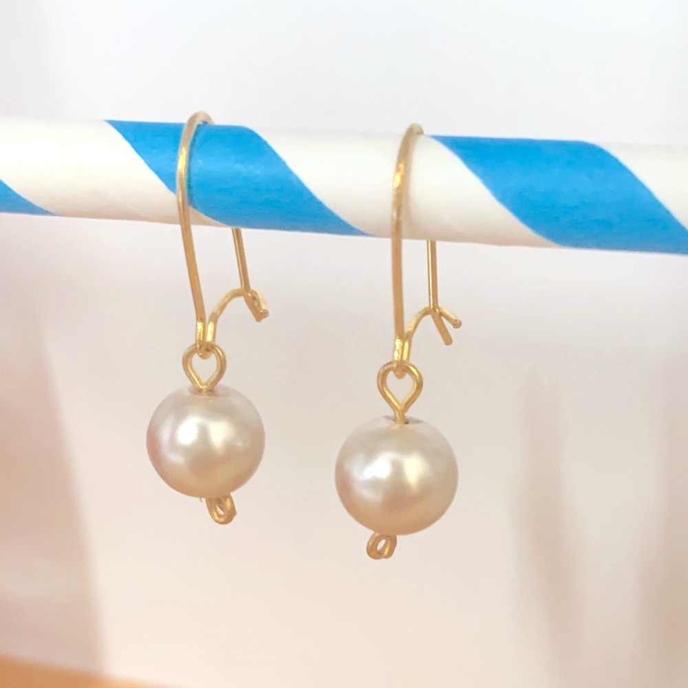 Gold pearl earrings